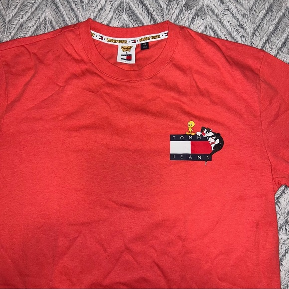 NEW Tommy Jeans x Looney Tunes x Warner Bros Tee T Shirt Big Logo - Picture 5 of 6